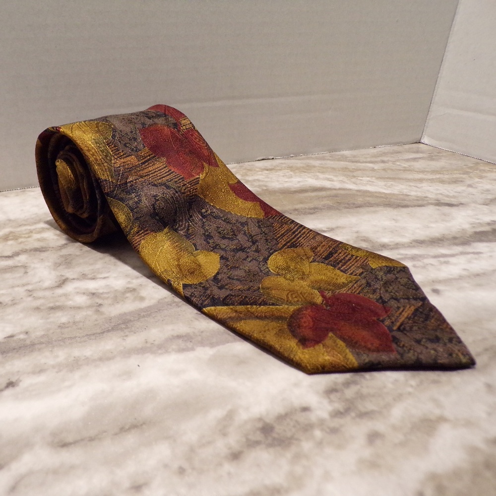Neiman Marcus Brown Leafy Silk Tie